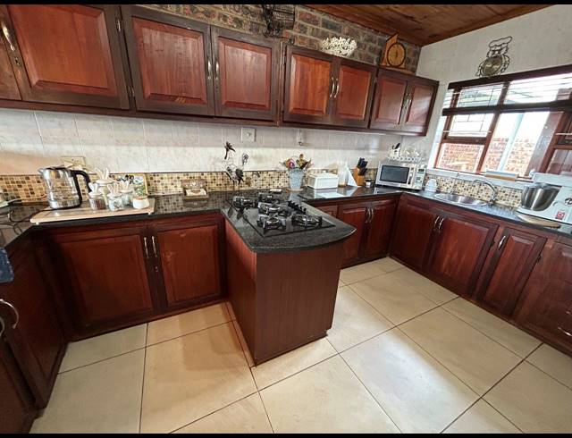 4 BEDROOM HOUSE FOR SALE IN WAVECREST